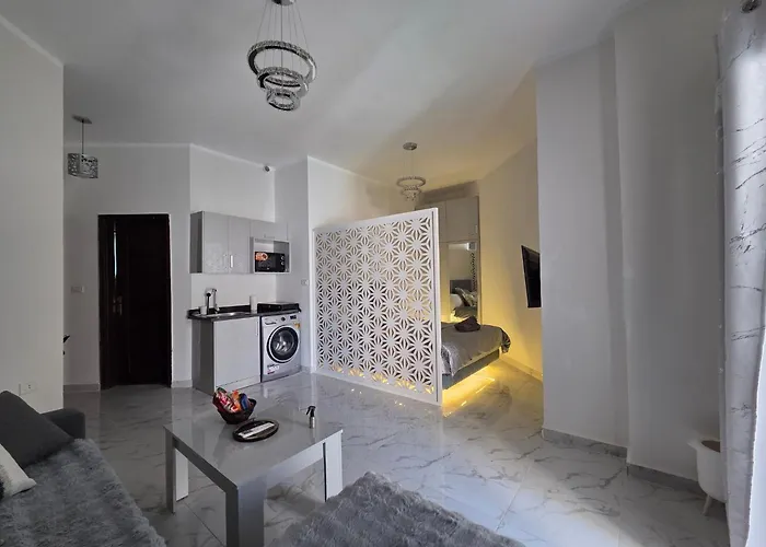 Apartamento Romantic With Garden, Pool And